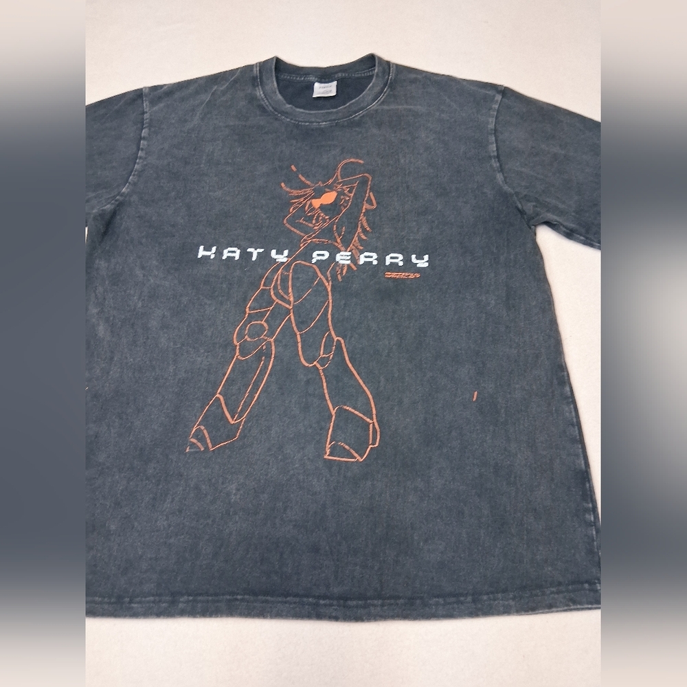 FMCZ Graphic T-Shirt in Gray and Orange - Picture 2 of 8